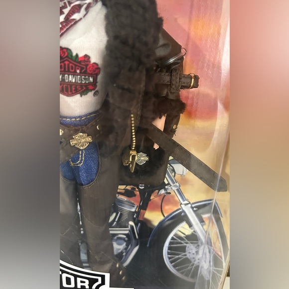 Harley Davidson 2nd Edition Barbie - Picture 5 of 12